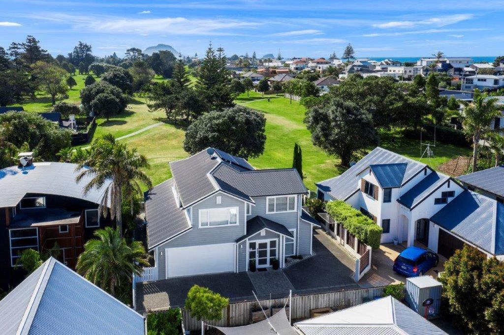 Stunning Tranquil Home With Green Space Views Mount Maunganui Exterior photo